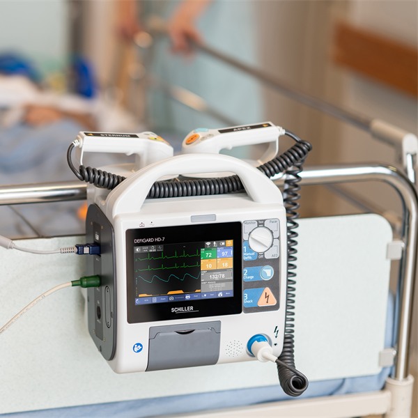 defigard-hd-7-am-klinikbett-600x600