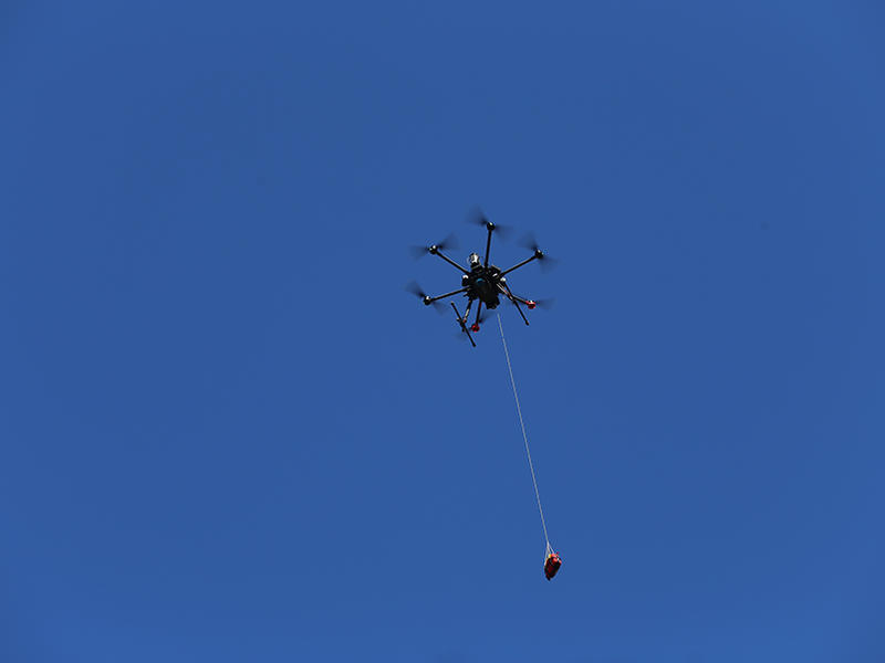 fredeasyport_drone3_0 The FRED easyport is lowered to the ground.