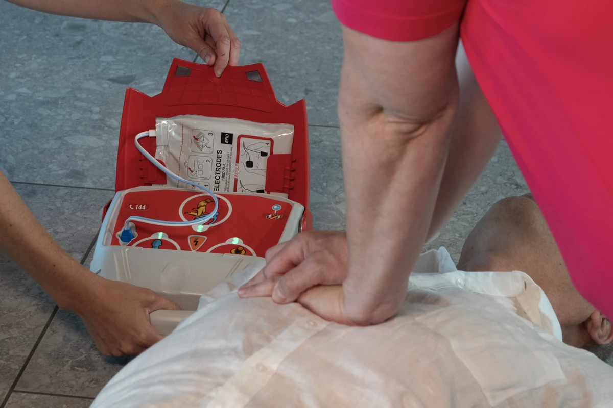 Reanimation mit einem SCHILLER Defibrillator